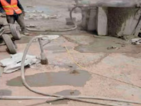 囊谦水泥混凝土路面板底注浆技术 路面脱空注浆整治方案